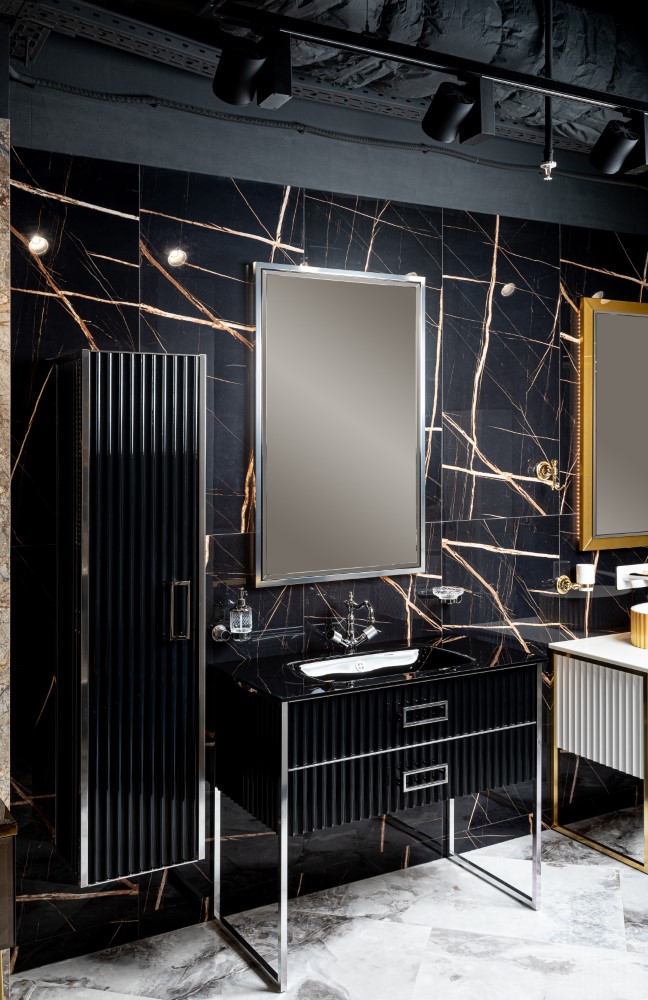 Зеркало MONACO с подсветкой 70*110CM глянец черная+хром